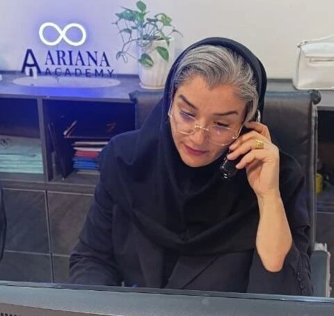 خانم خسروی مسول ثبت نام